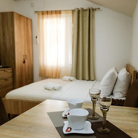 Apartments Djukic Tivat Bagian luar foto