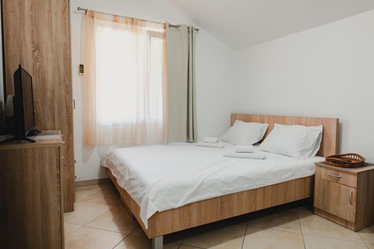 Apartments Djukic Tivat Bagian luar foto