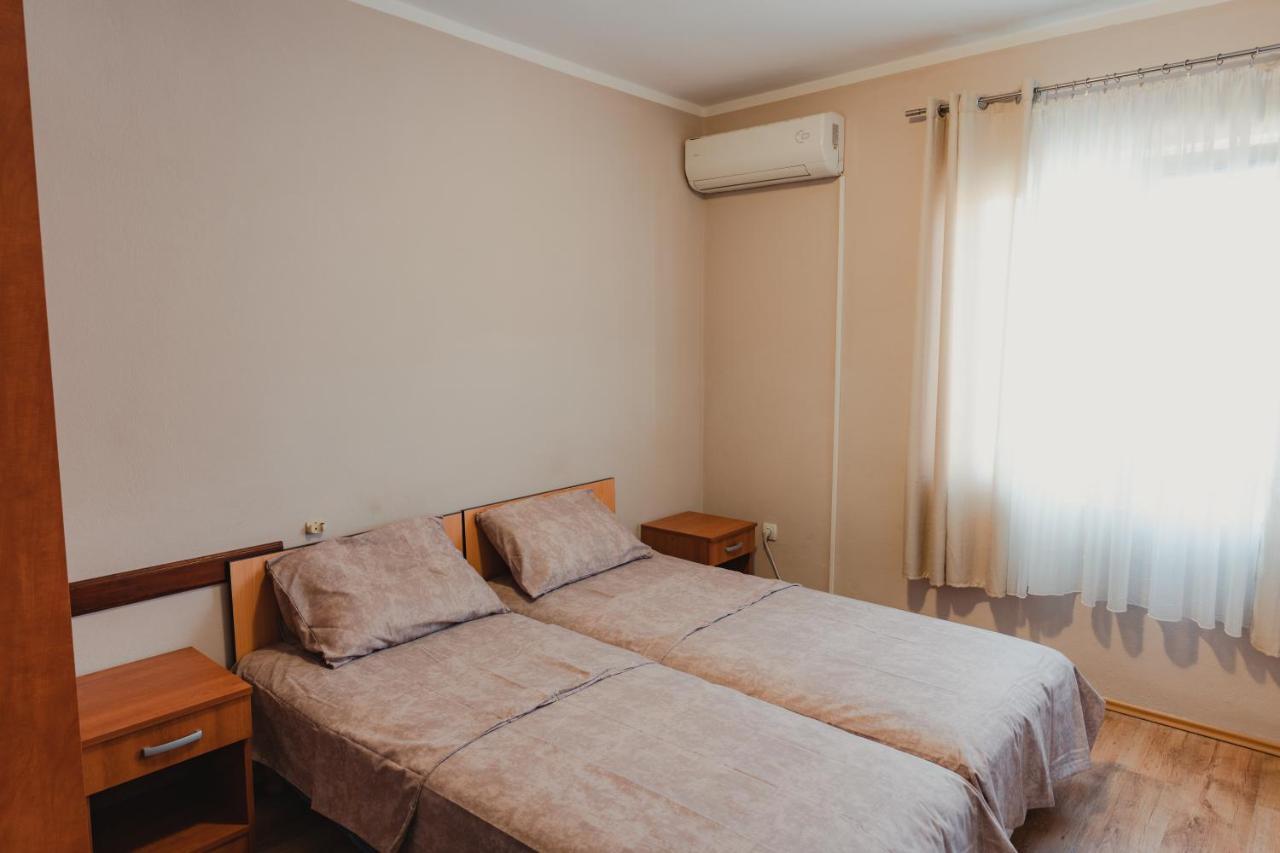 Apartments Djukic Tivat Bagian luar foto