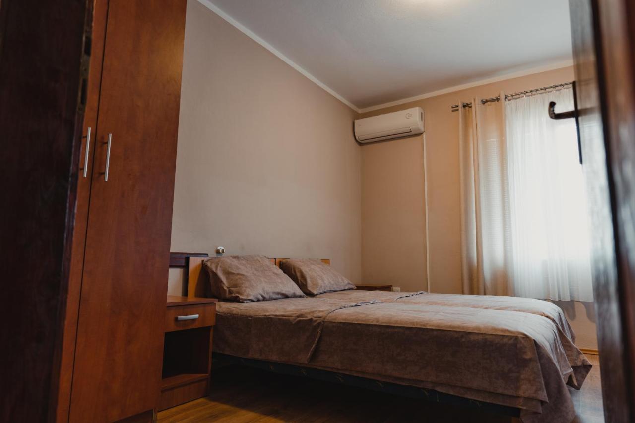 Apartments Djukic Tivat Bagian luar foto
