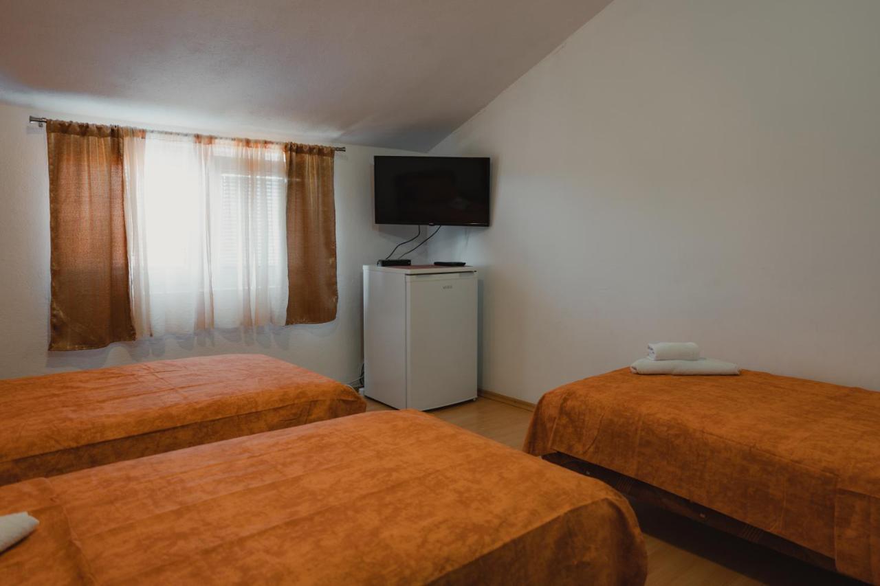 Apartments Djukic Tivat Bagian luar foto