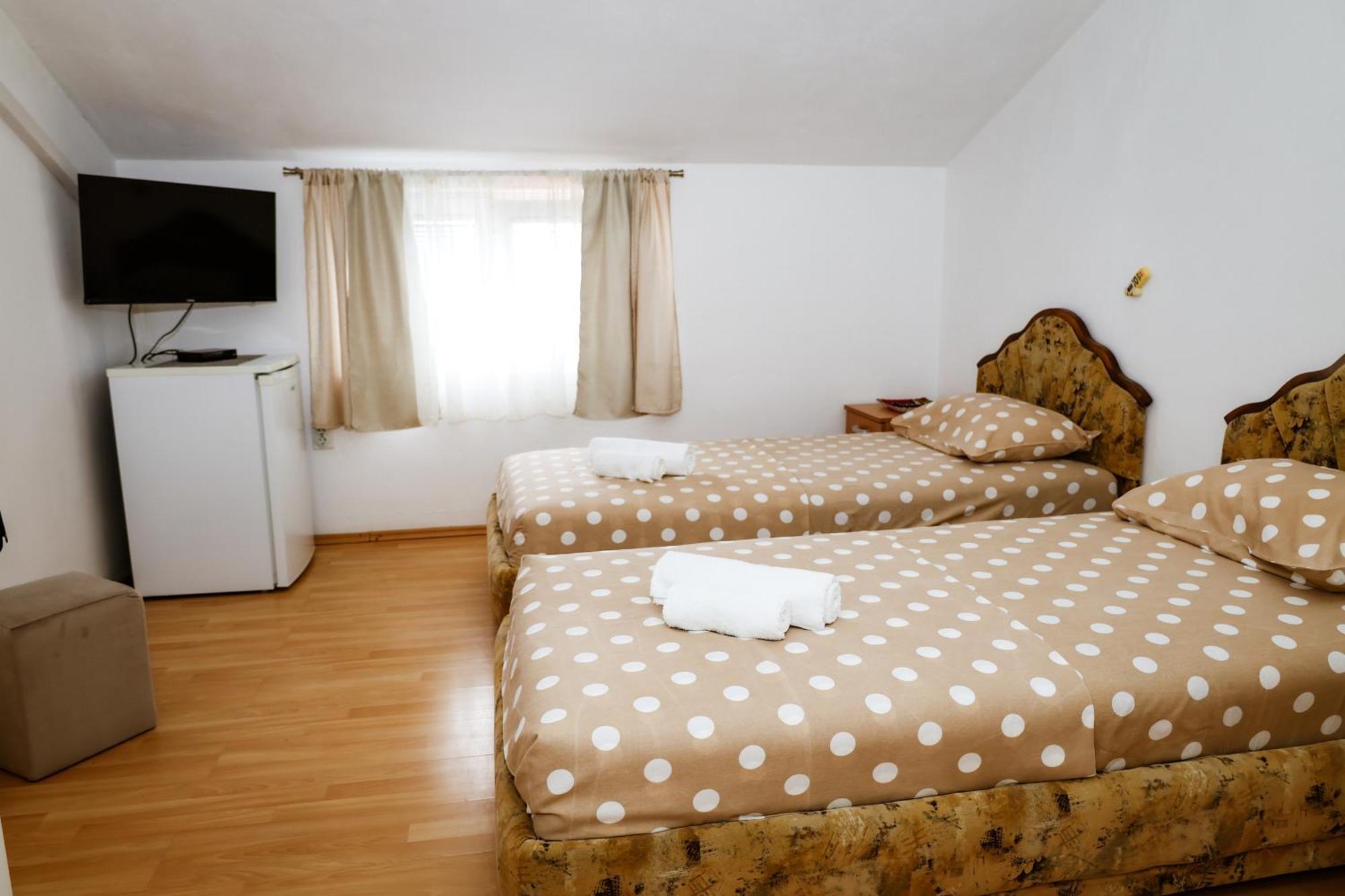 Apartments Djukic Tivat Bagian luar foto