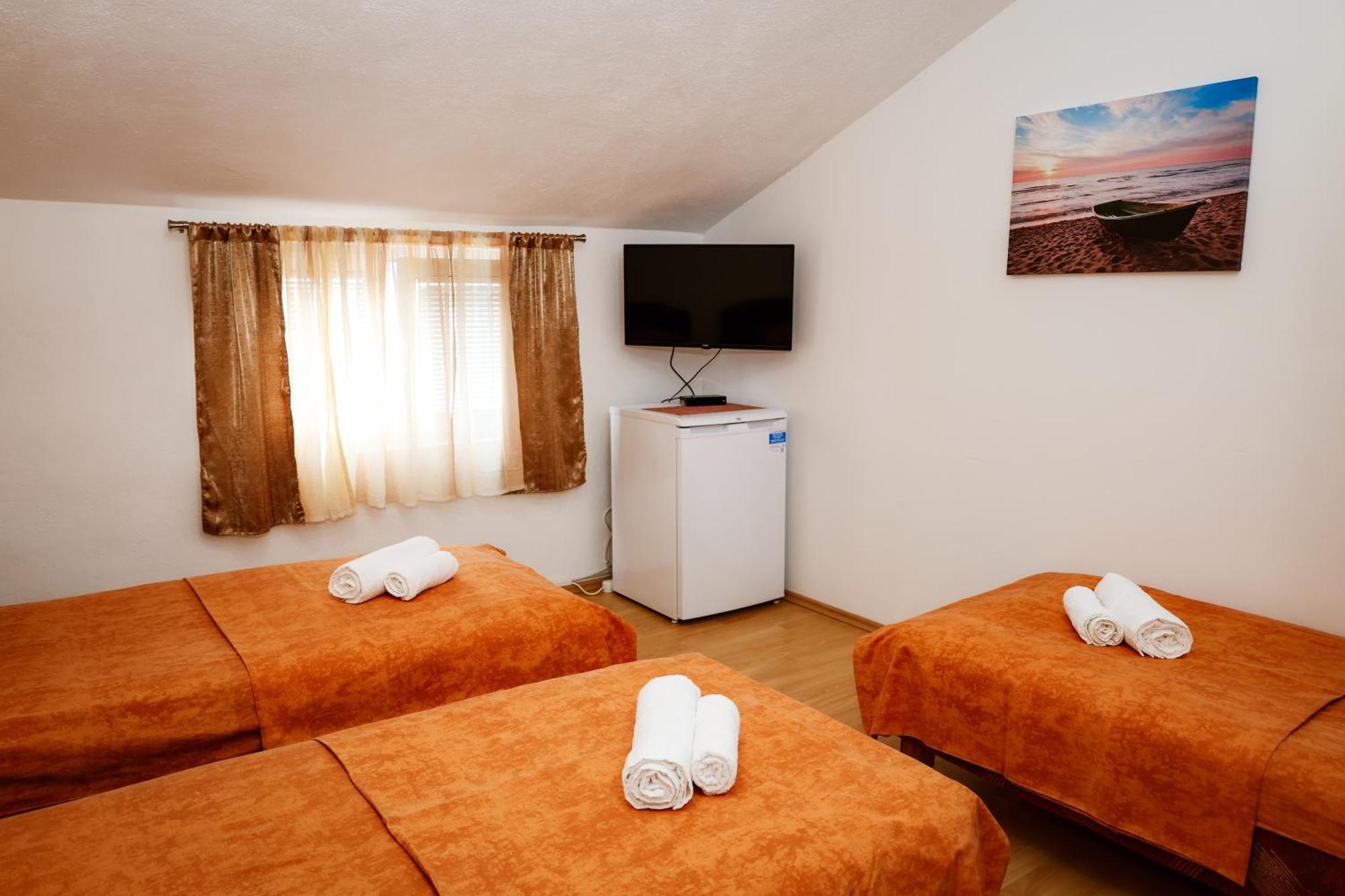 Apartments Djukic Tivat Bagian luar foto