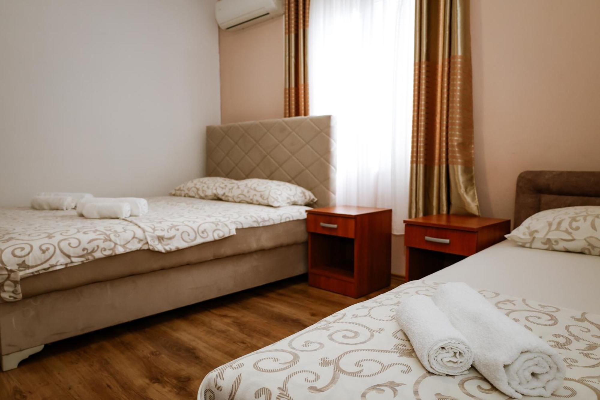 Apartments Djukic Tivat Bagian luar foto