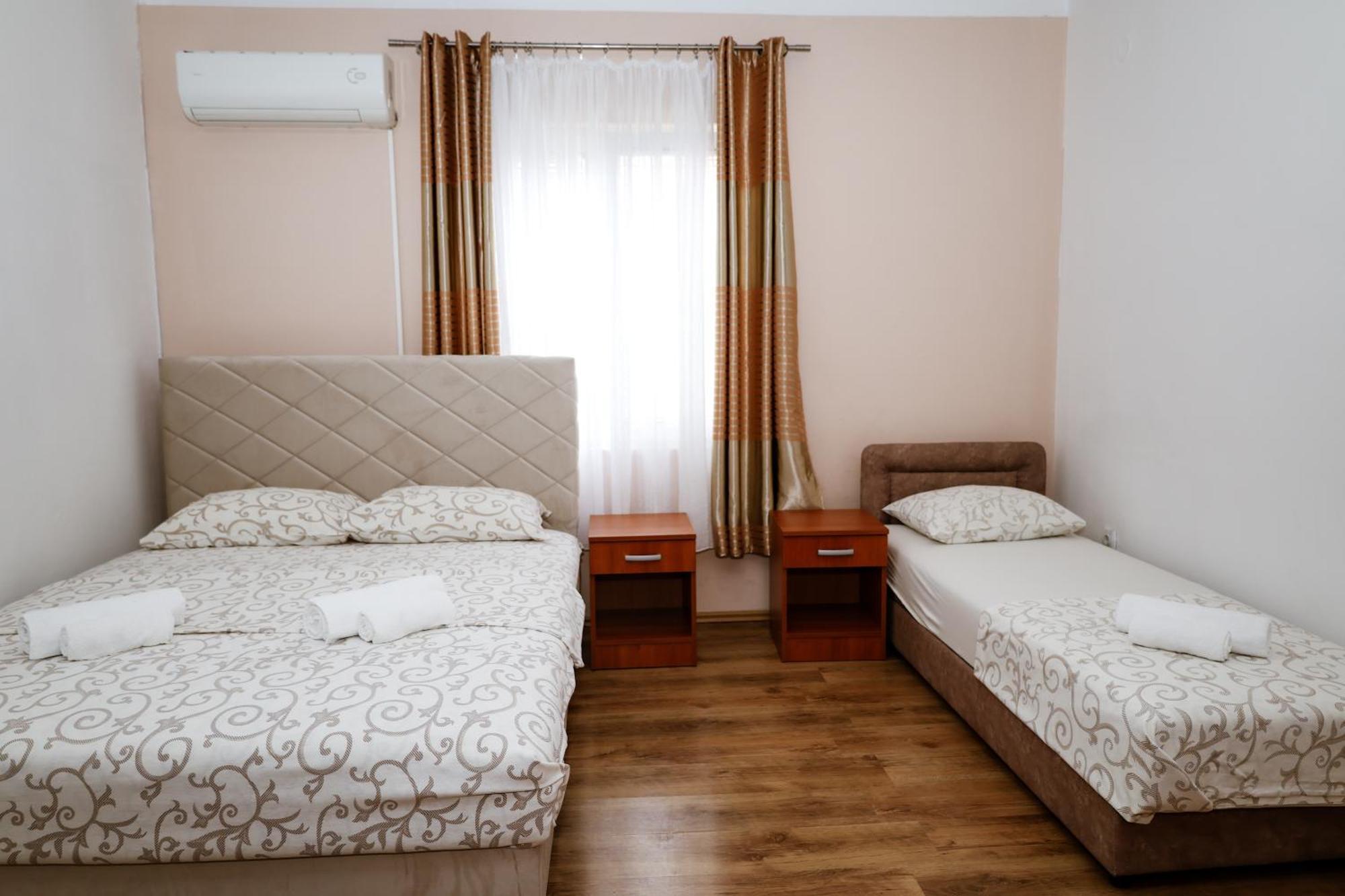 Apartments Djukic Tivat Bagian luar foto