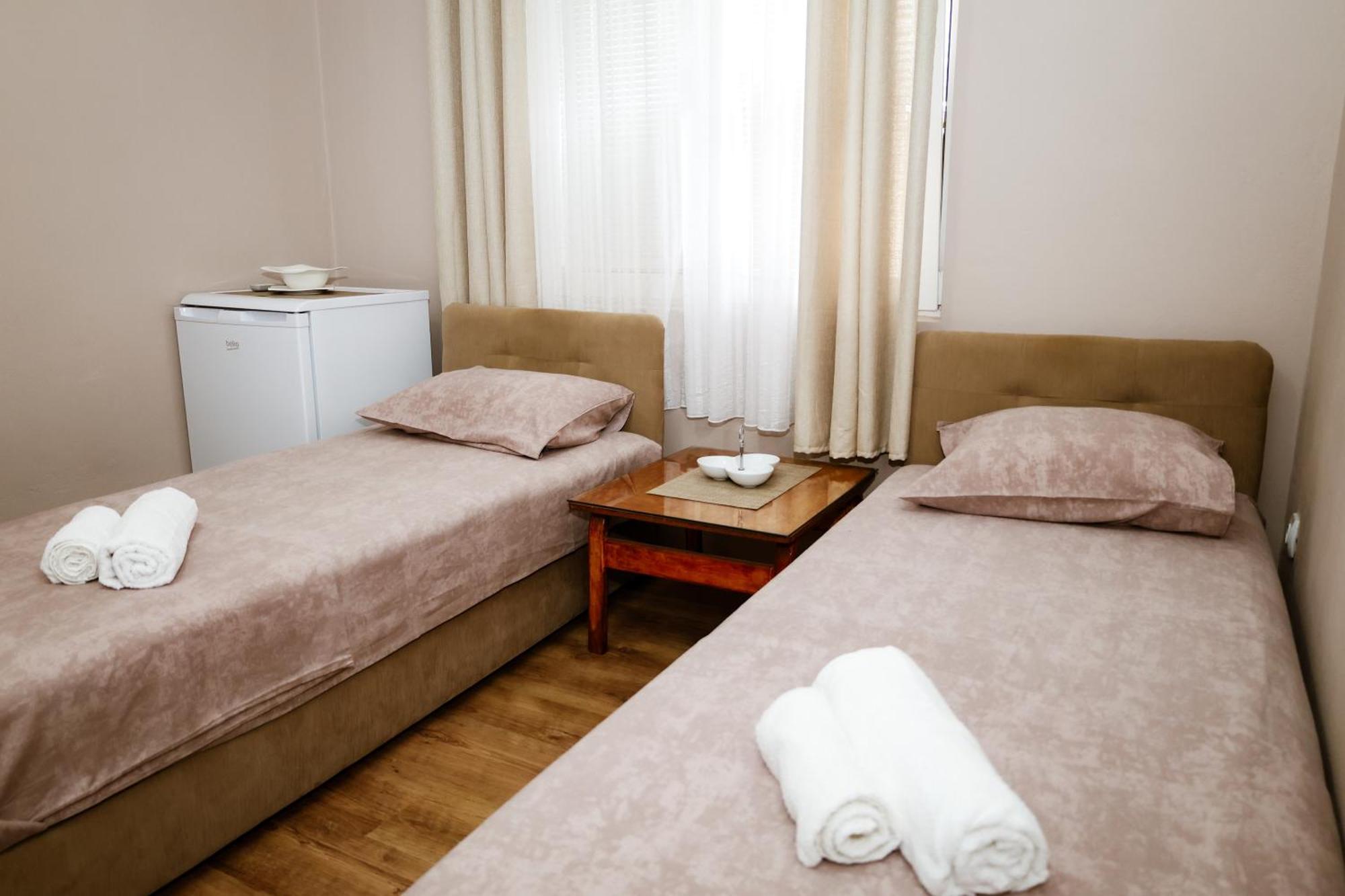 Apartments Djukic Tivat Bagian luar foto