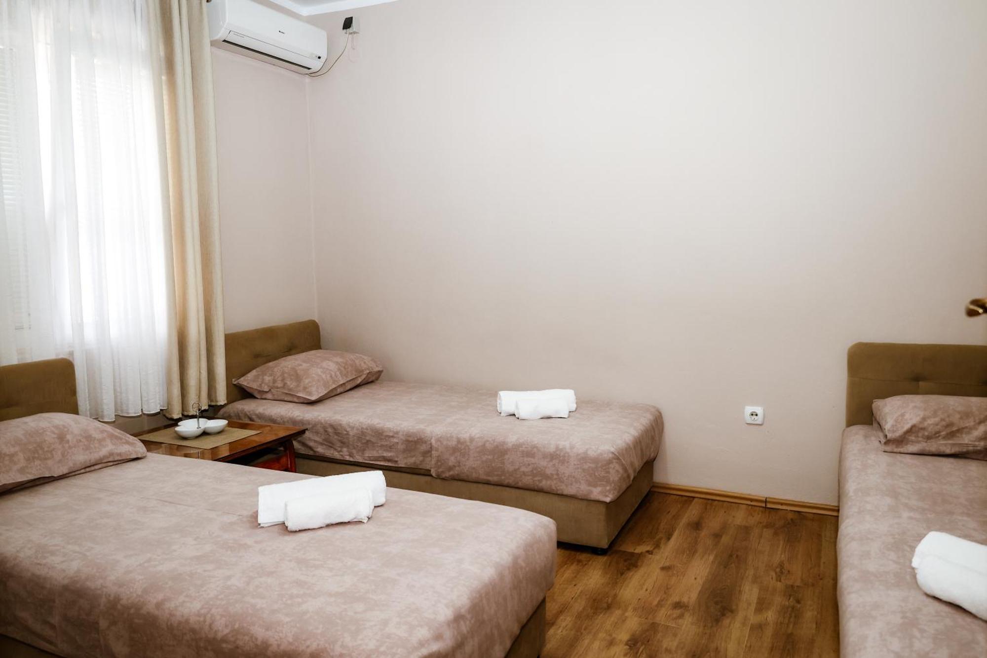 Apartments Djukic Tivat Bagian luar foto