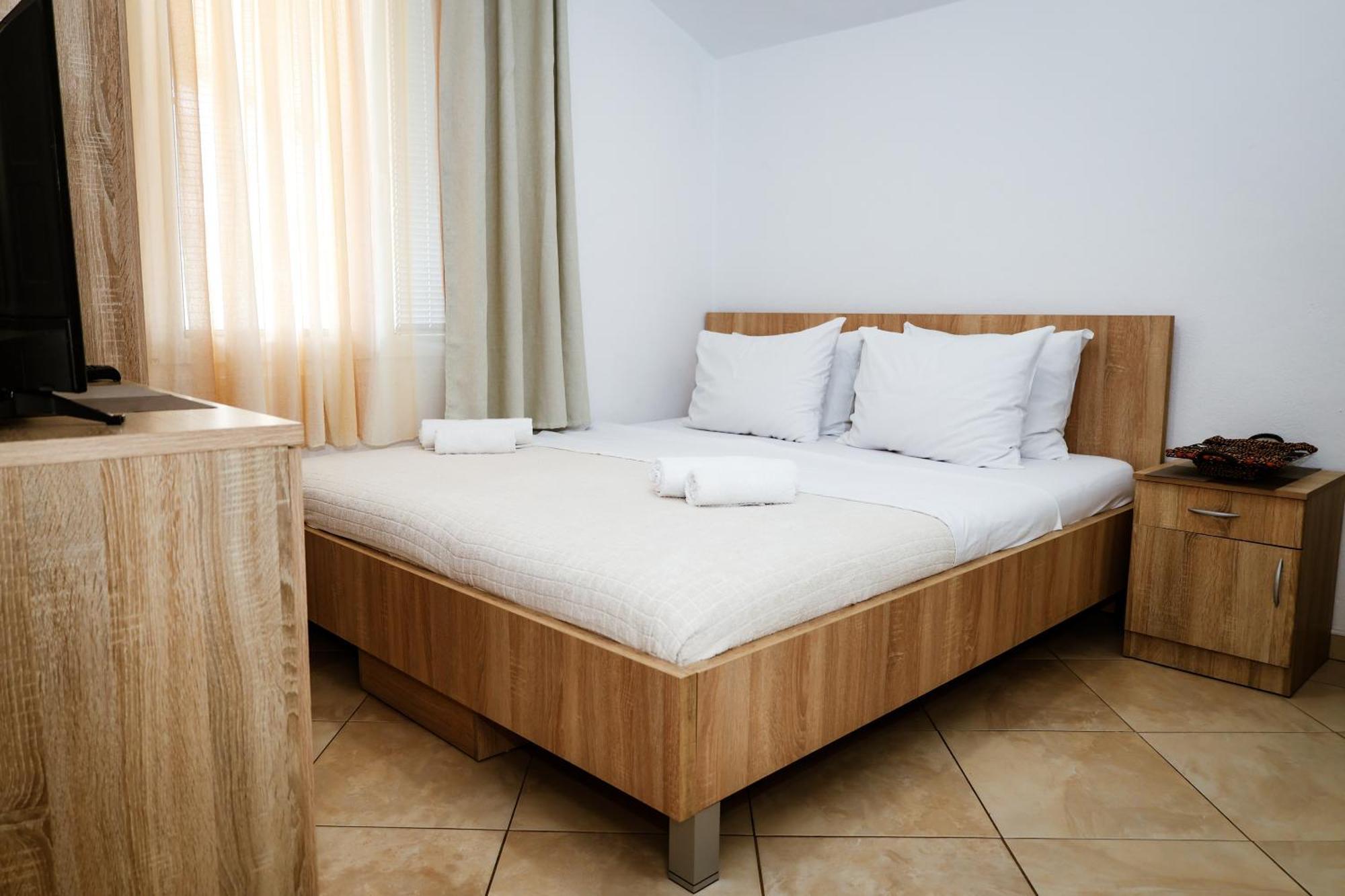 Apartments Djukic Tivat Bagian luar foto